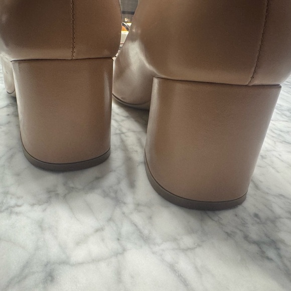 Salvatore Ferragamo Women's Beige Leather Pumps - Picture 4 of 4